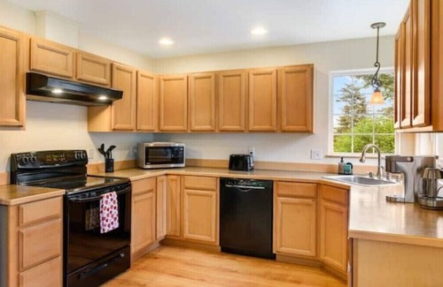 Juneau Apartamento | Cozy 2BR Apt, Hot tub, King bed, secluded, and freshly remodeled!
