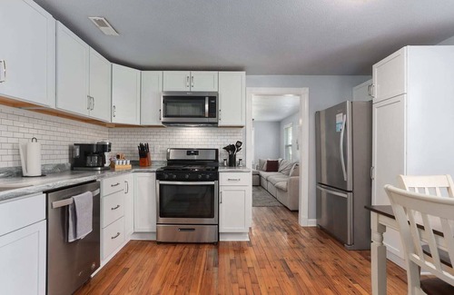 Warrensburg Casa | Cozy 2BR Near UCM King Beds|Family Friendly