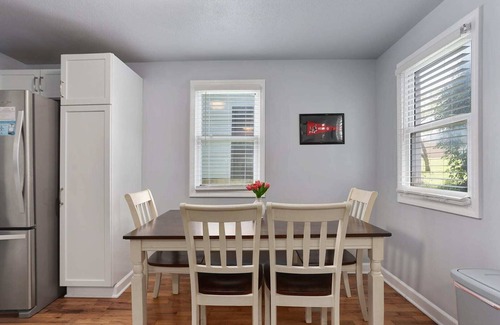 Warrensburg Casa | Cozy 2BR Near UCM King Beds|Family Friendly