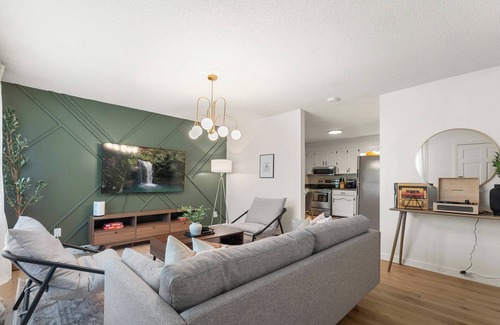 Wellford Casa | Cozy 2BR newly renovated mid-century modern duplex