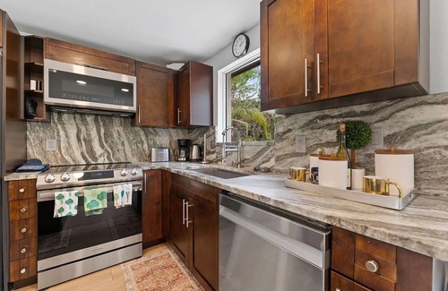 Tampa Casa | Cozy 2BR Tampa Retreat, Pet-Friendly & Near Downtown