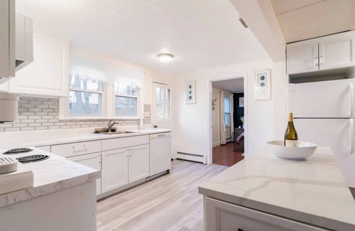 Amston Cabaña | Cozy 3 bd Cottage w/ access to private lake