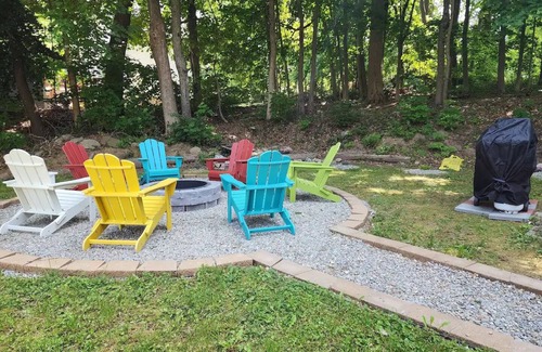 Amston Cabaña | Cozy 3 bd Cottage w/ access to private lake