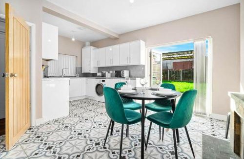 Oldbury Casa | Cozy 3-bed house ideal for families and contractors with Netflix 7 miles for Birmingham City Centre