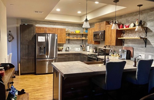 Pine Cove Casa | Cozy 3 bedroom house in Idyllwild with garage and electric car charging outlet.