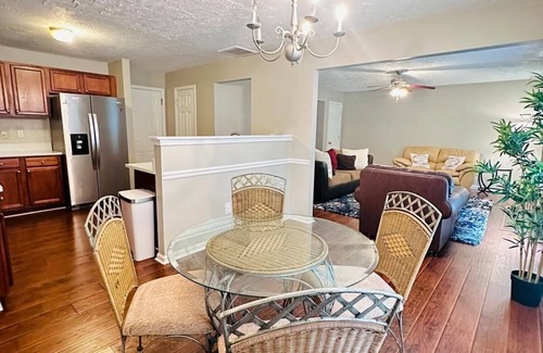 Palmetto Casa | Cozy 3-bedroom building in welcoming Palmetto with WiFi, AC