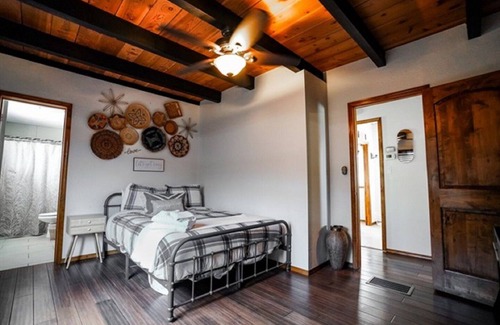 Rimrock Cabina | Cozy 3 Bedroom Cabin, Epic Views!