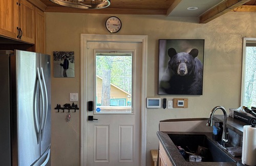 Wishon Cabina | Cozy 3-bedroom cabin in tranquil Wishon at Bass Lake near Yosemite National Park