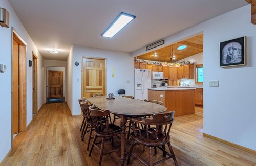 Chili Cabina | Cozy 3-bedroom cabin with WiFi and AC in tranquil Greenwood