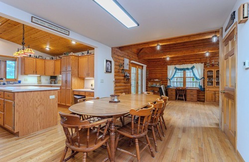 Chili Cabina | Cozy 3-bedroom cabin with WiFi and AC in tranquil Greenwood