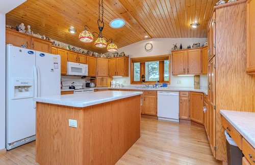Chili Cabina | Cozy 3-bedroom cabin with WiFi and AC in tranquil Greenwood