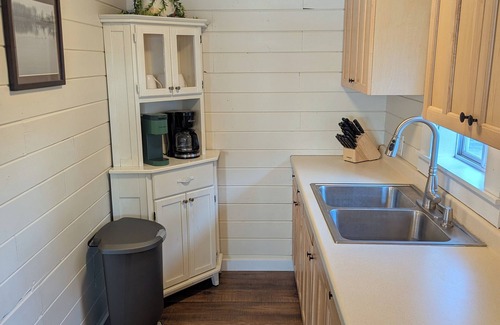 Underwood Cabina | Cozy 3-bedroom cabin just steps from the lake!