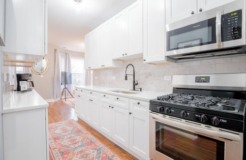 Woodlawn Apartamento | Cozy 3-bedroom condo near University of Chicago