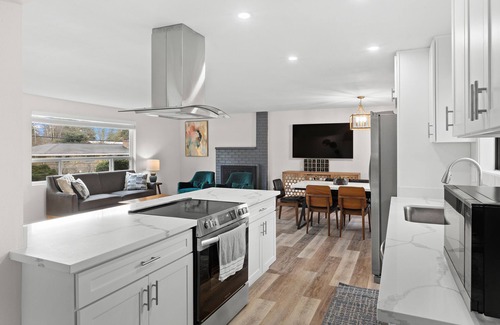 Renton Casa | Cozy 3-bedroom house in peaceful Renton with WiFi, AC