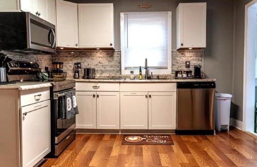 Maiden Casa | Cozy 3 Bedroom House w/Free Parking, Netflix, & More