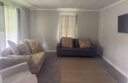 Clinton Casa | Cozy 3-bedroom house with AC in charming Clinton