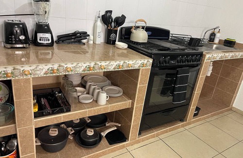 El Pueblito Casa | Cozy 3-bedroom Roxbury House with WiFi, AC Pet friendly.