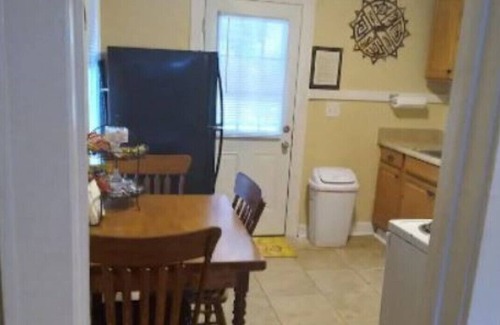 North Charleston Cabaña | Cozy 3 bedroom cottage. minutes from everything