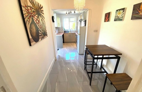 Barnet Casa | Cozy 3BD Retreat in London