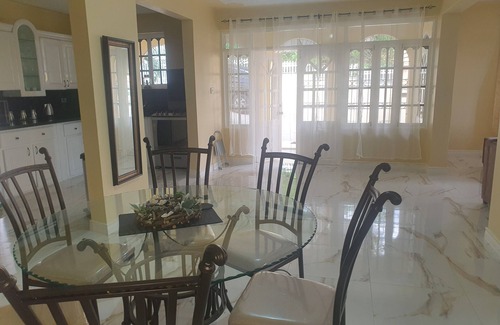 Havendale Casa | Cozy 3bedrooms with an Amazing view of the City and Sea