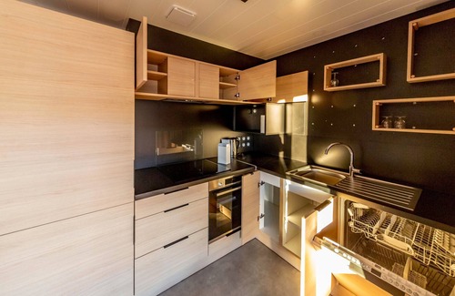 Pomerols Chalet De Esquí | Chalet de 3 hab, 2 baños, piscina climatizada en un dominio seguro cerca de la playa