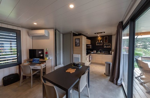 Pomerols Chalet De Esquí | Chalet de 3 hab, 2 baños, piscina climatizada en un dominio seguro cerca de la playa