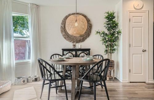 Pflugerville Casa | Cozy 3BR Family Retreat Pet-Friendly Haven