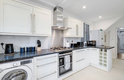 Preston Casa | Cozy 3BR Family Retreat | Secluded Garden Near Wembley Stadium