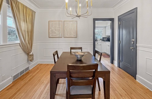 Des Moines Apartamento | Cozy 3BR Home by Ingersoll Restaurant Scene