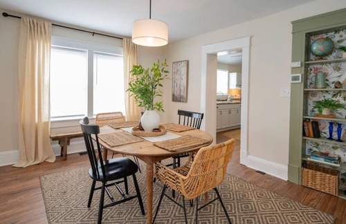 Peakland Casa | Cozy 3BR Home | *Central* | Smart TVs | Free WiFi