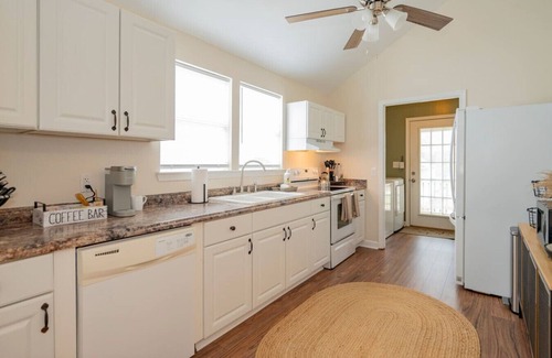 Peakland Casa | Cozy 3BR Home | *Central* | Smart TVs | Free WiFi