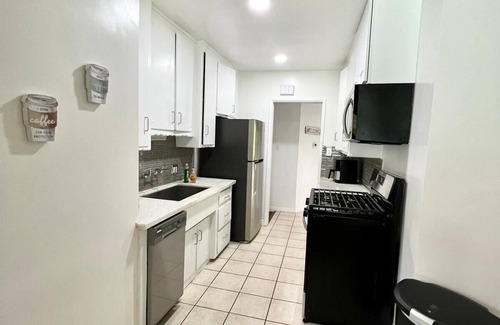 Lake Balboa Casa | Cozy 3BR Home W/ Pool, Yard, Garage, & 80" TV!