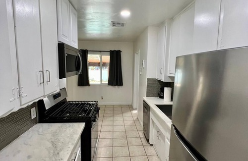 Lake Balboa Casa | Cozy 3BR Home W/ Pool, Yard, Garage, & 80" TV!