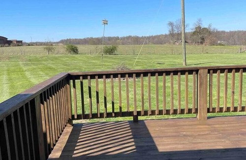 Elizabethtown Casa | Cozy 3BR on 1 acre ~ Pet friendly ~ Great Location