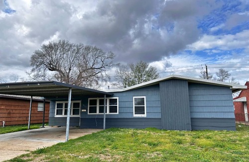 North Shore Casa | Eastside Gem Cozy Clean Close to Everything