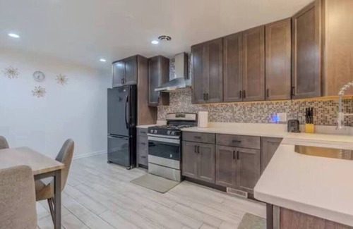 West Ridge Apartamento | Cozy 3BR with Parking Easy Access Lake Shore Dr