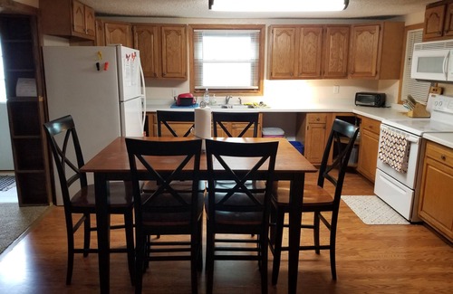 Cassville Casa | Cozy 4 bedroom 1.5 bath home. Walking distance from downtown. Pet friendly