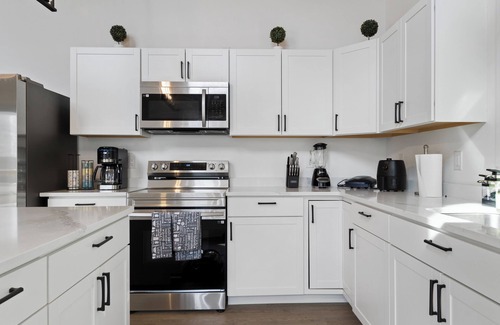 Westminster Cabina | Cozy 4-bedroom cabin with AC, WiFi in Lake Hartwell - Near Clemson