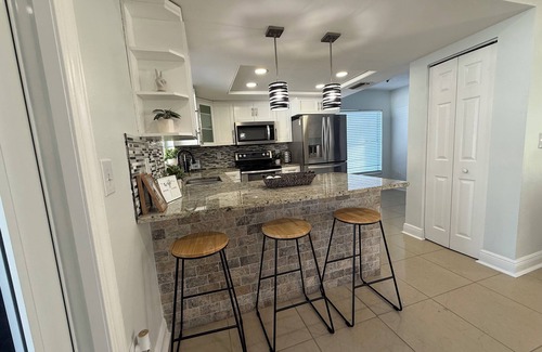 Bearss Plaza Casa | Cozy 4-bedroom House w/ Pool, Tikihood, clean ambient, nice place near Airport!