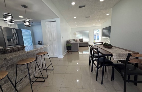 Bearss Plaza Casa | Cozy 4-bedroom House w/ Pool, Tikihood, clean ambient, nice place near Airport!