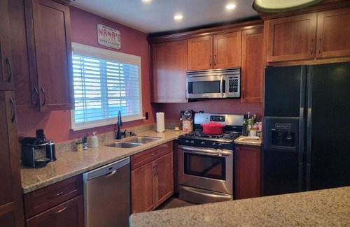 Carlton Hills Casa | Cozy 4 Bedroom house with Jacuzzi and Pool