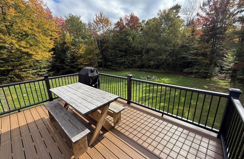 Stratton Casa | Acogedora casa de 3 hab. Convenientemente ubicada entre Stratton y Mount Snow con WiFi.