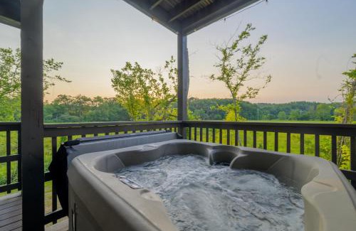 Gatlinburg - Pigeon Forge Casa | Cozy 4BR Cabin with Hot Tub, Game Room & Fire Pit, Close to Dollywood