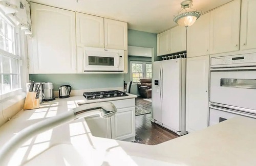 Wasco Casa | Cozy 4BR Home with 2.5 Baths