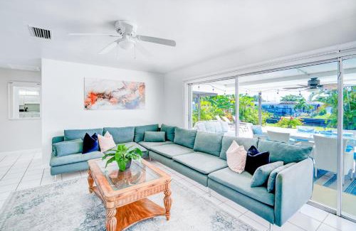 Yacht Club Casa | Cozy 60's home, city & canal located