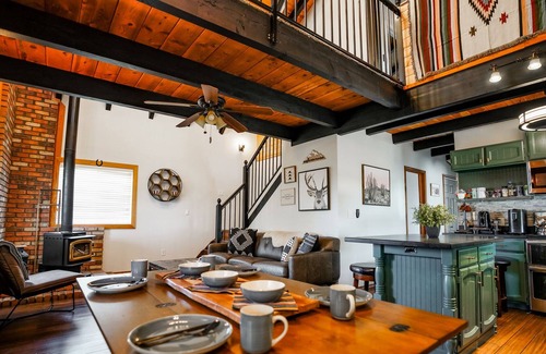 Rimrock Cabina | Cozy A-Frame Cabin with Double Balcony and Epic Views!