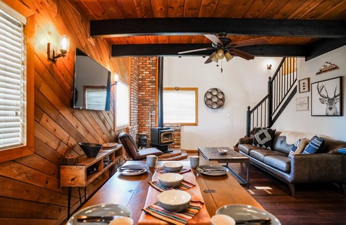 Rimrock Cabina | Cozy A-Frame Cabin with Double Balcony and Epic Views!