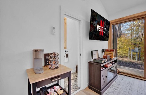 Damascus Cabina | Cozy A-Frame | Hot Tub, Fire Pit & Pet-Friendly