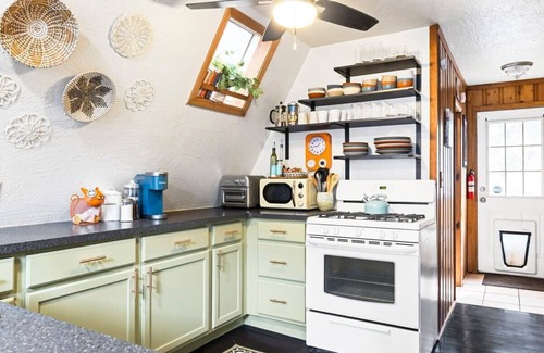 Mountainaire Chalet De Esquí | Cozy A-frame in the Pines Family and Dog Friendly