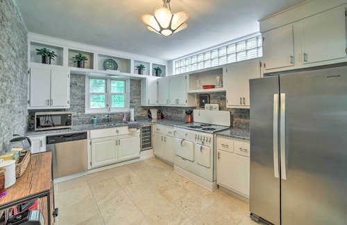 Chesterton Casa | Cozy Abode ~ 3 Mi to Indiana Dunes Nat'l Park